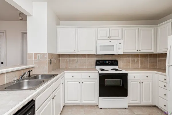 $140,000 | 5143 Nicholson Drive, Unit B52, Baton Rouge, LA 70820