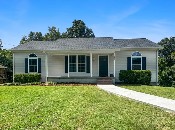 $385,000 | 1602 Oak Hill Drive South, Murray, KY 42071
