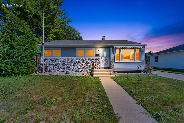 2542 Pinehurst Avenue Racine, WI 53403 - Photo 1 of 27 Welcome Home!
