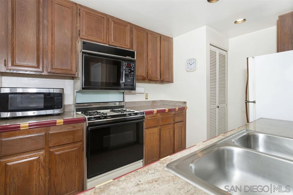 2980 Elm Tree Court Spring Valley, CA 91978 - Photo 3 of 25 Gallery Image 3