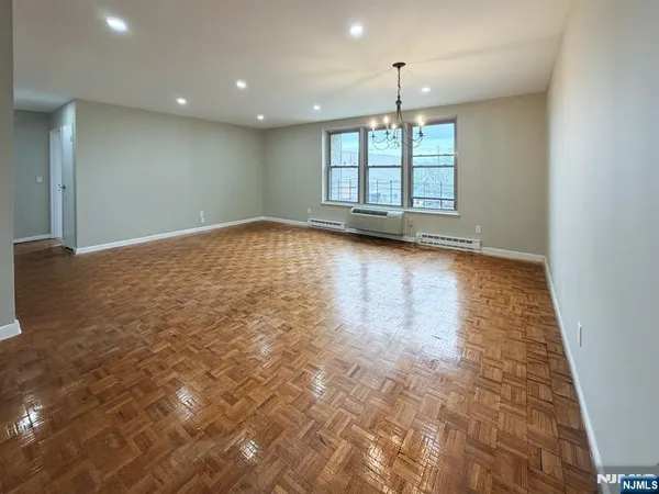$2,200 | 274 County Road, Unit 3E, Tenafly, NJ 07670