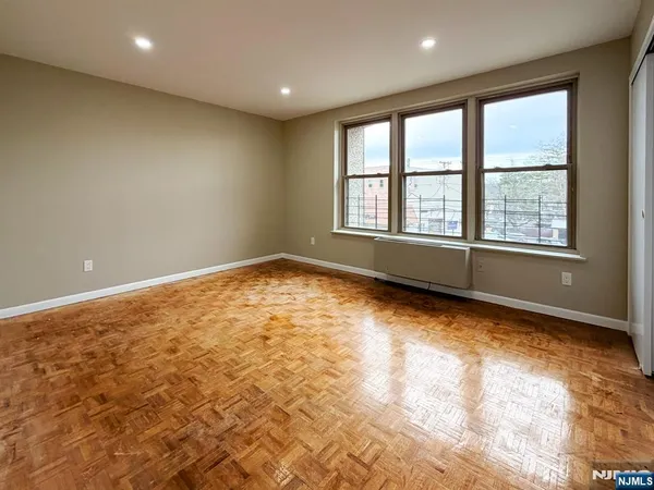 $2,200 | 274 County Road, Unit 3E, Tenafly, NJ 07670