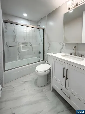 $2,200 | 274 County Road, Unit 3E, Tenafly, NJ 07670