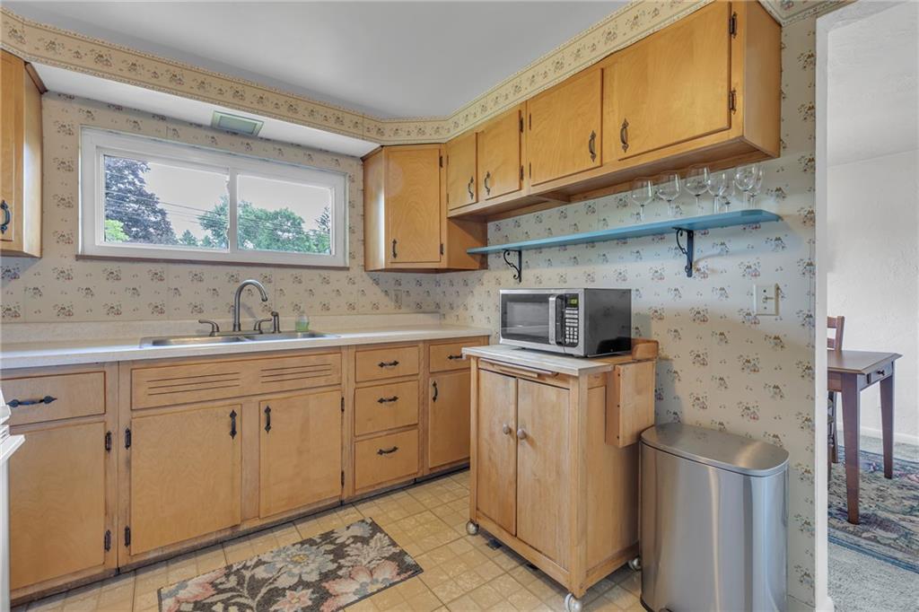 115 Shafer Road Coraopolis, PA 15108 - Photo 6 of 27
