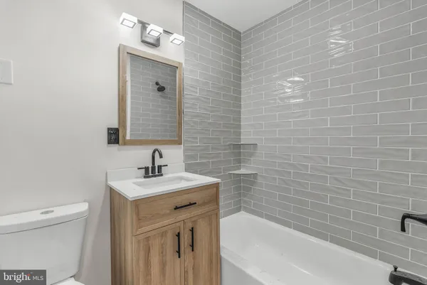 $1,700 | 1812 South 17th Street, Unit 1, Philadelphia, PA 19145