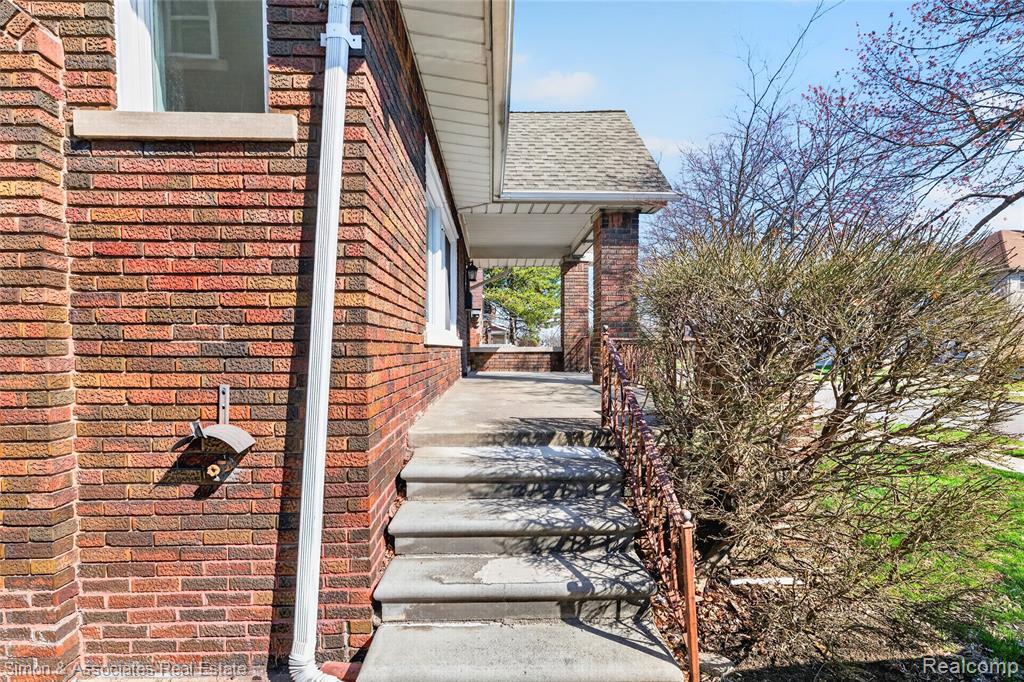 5019 Maple Street Dearborn, MI 48126 - Photo 4 of 44