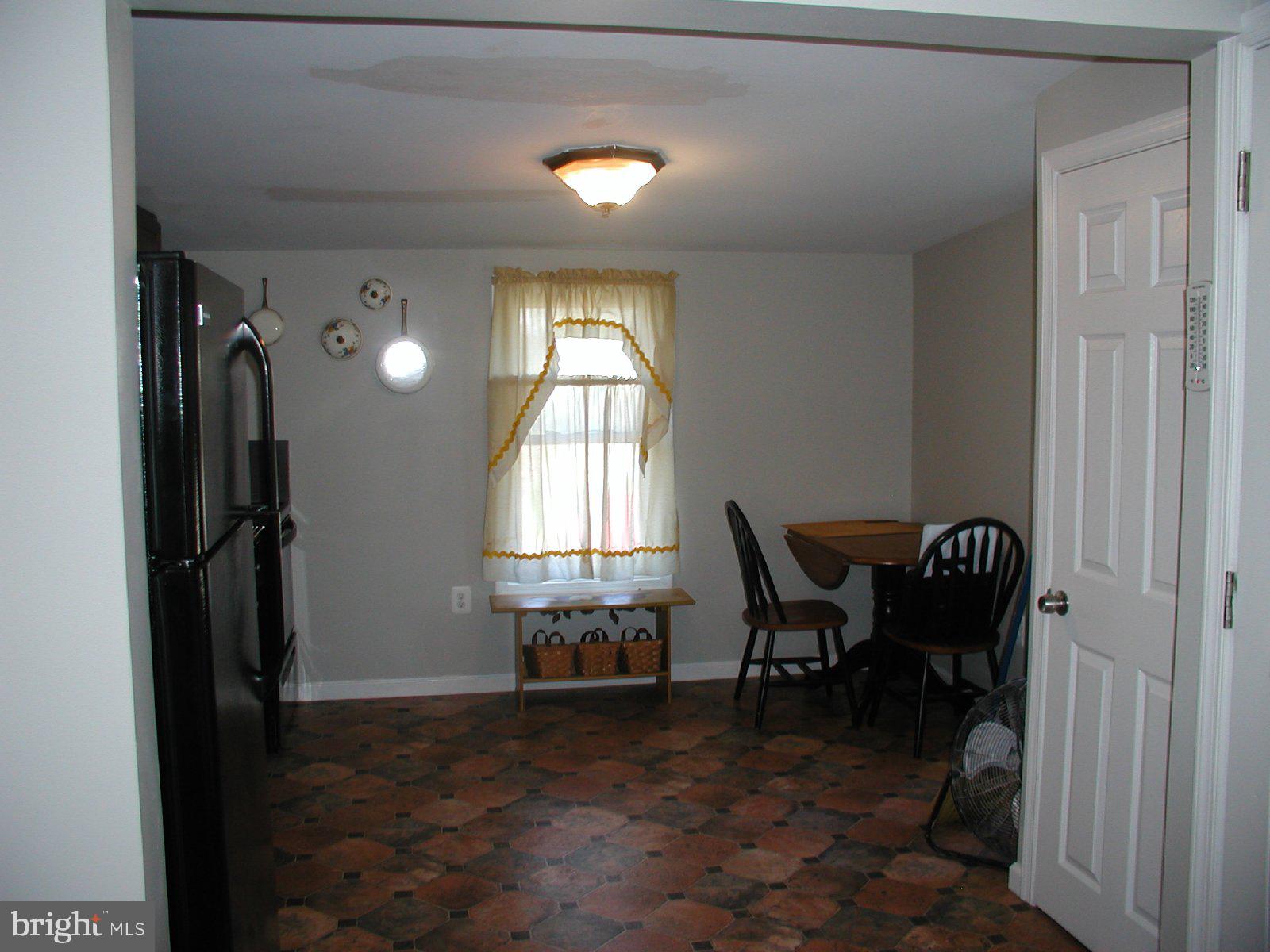 191 West Cohawkin Road, Unit B Clarksboro, NJ 08020 - Photo 6 of 7 Cozy kitchen with charming details.