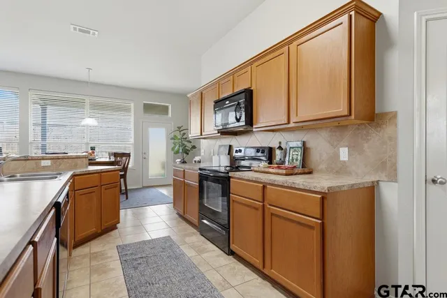 $315,000 | 5821 Thompson Place, Tyler, TX 75707