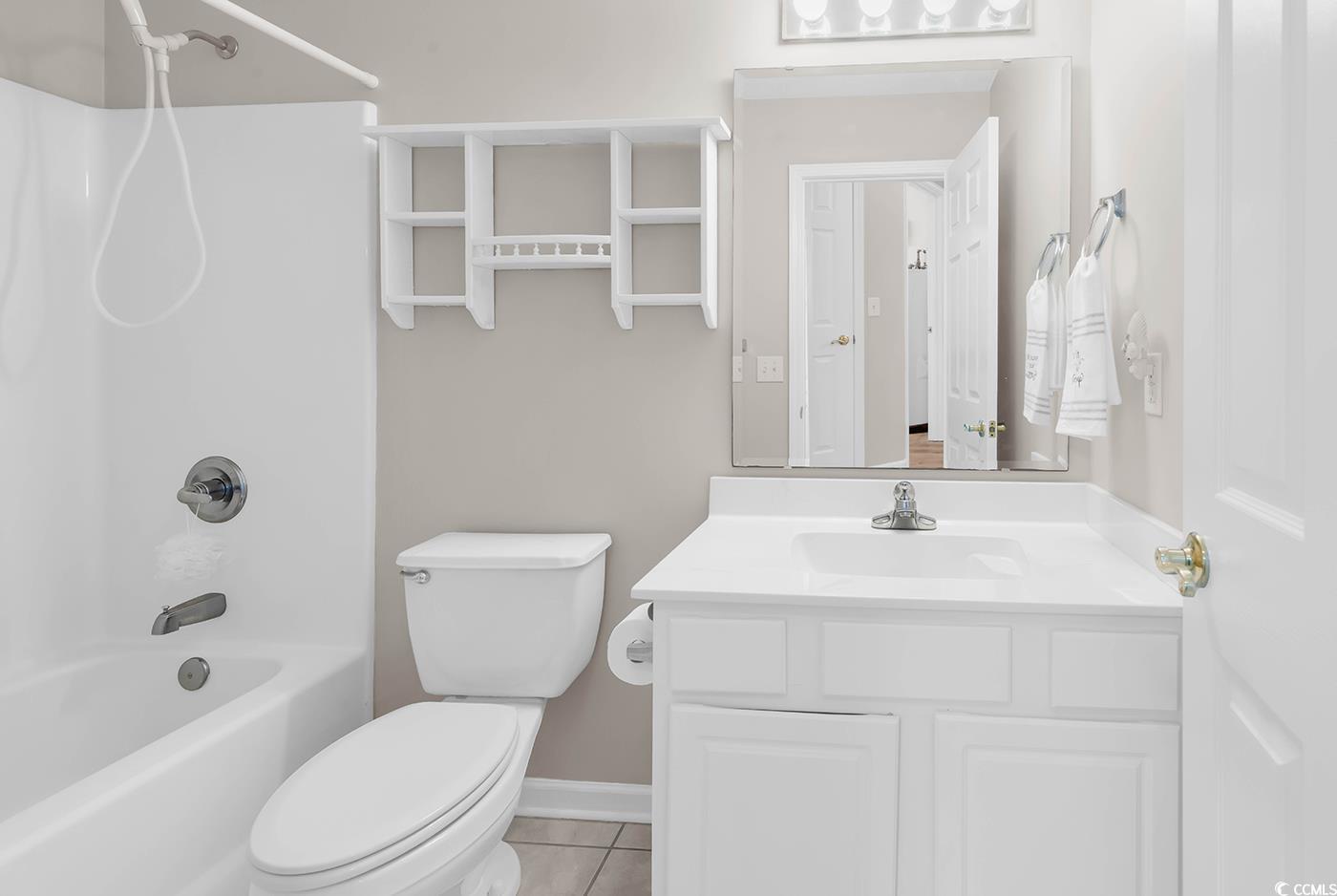 653 Pamlico Court Myrtle Beach, SC 29588 - Photo 23 of 39 Full bathroom
