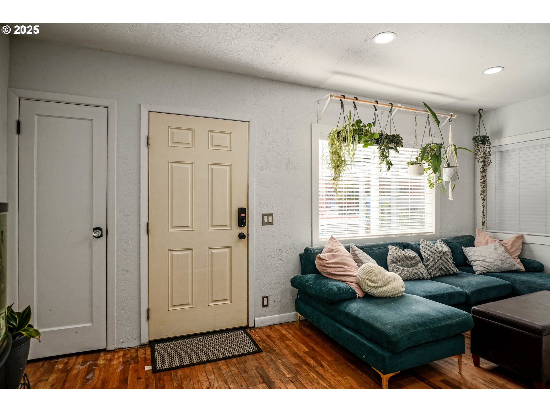 970 Southeast Ash Street Dallas, OR 97338 - Photo 5 of 33 Gallery Image 5