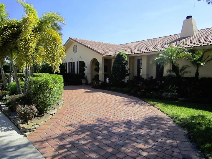 638 Southwest 15th Street Boca Raton, FL 33486 - Photo 3 of 19 West Exterior Driveway