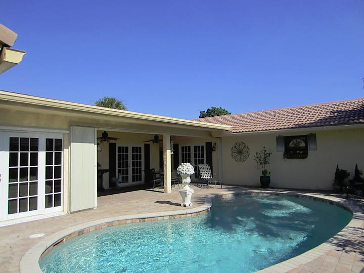 638 Southwest 15th Street Boca Raton, FL 33486 - Photo 4 of 19 Exterior Rear