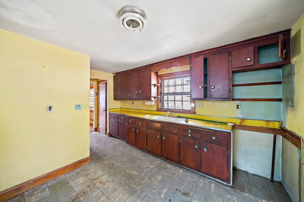 16 Magdala Street Boston, MA 02124 - Photo 2 of 22