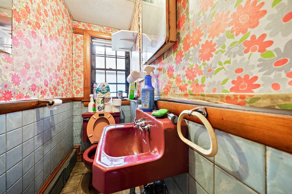 16 Magdala Street Boston, MA 02124 - Photo 5 of 22 a dining room with furniture and window