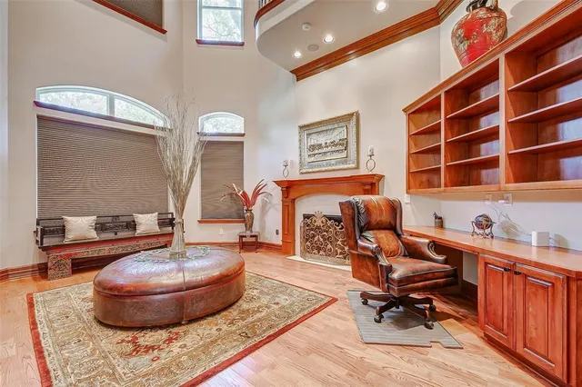 a view of a livingroom with furniture and windows