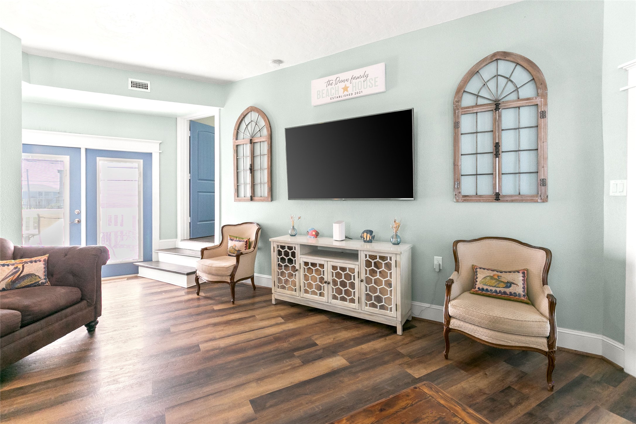 319 Pompano Lane Surfside Beach, TX 77541 - Photo 8 of 48 a living room with furniture a flat screen tv and a window