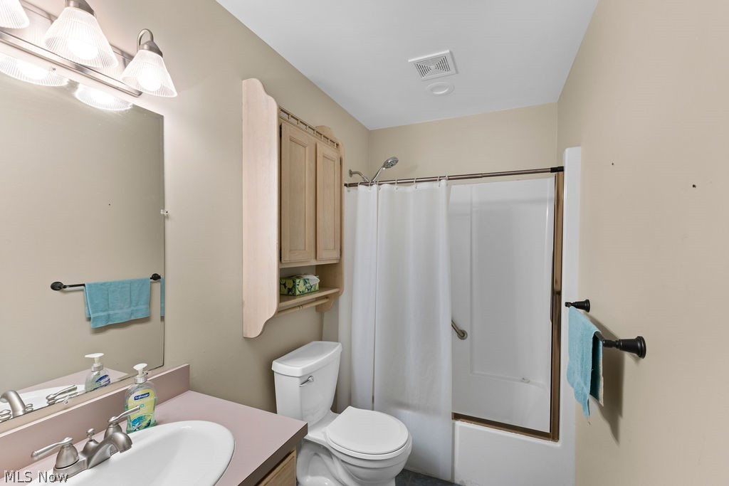 7734 Seasons Road Kent, OH 44240 - Photo 24 of 50 Full Bathroom on Main Floor