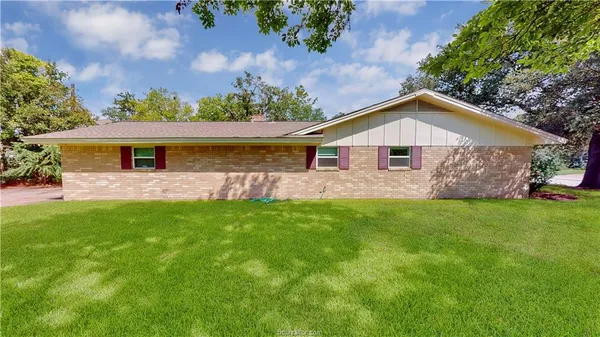 $2,150 | 205 Redmond Drive, College Station, TX 77840