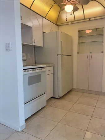 $2,000 | 111 Briny Avenue, Unit 806, Pompano Beach, FL 33062