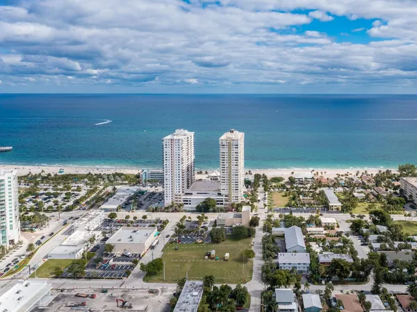 $2,000 | 111 Briny Avenue, Unit 806, Pompano Beach, FL 33062