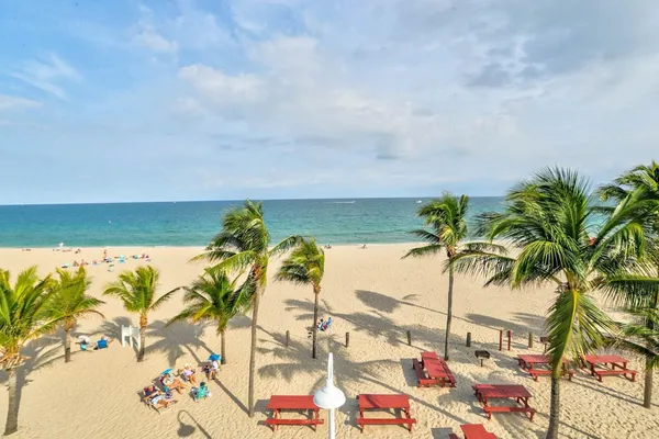 $2,000 | 111 Briny Avenue, Unit 806, Pompano Beach, FL 33062