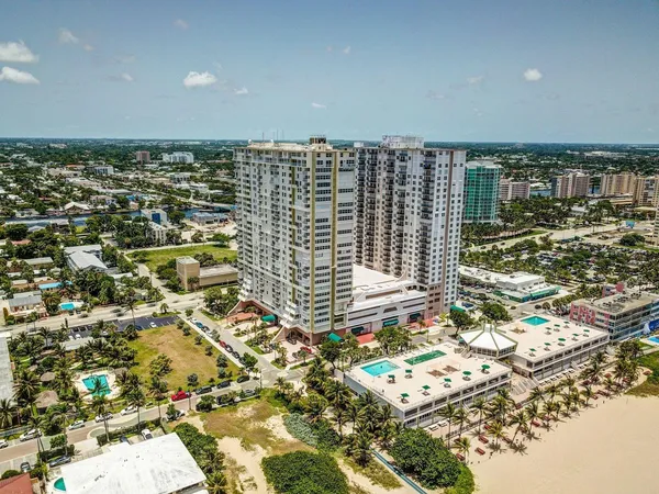 $2,000 | 111 Briny Avenue, Unit 806, Pompano Beach, FL 33062