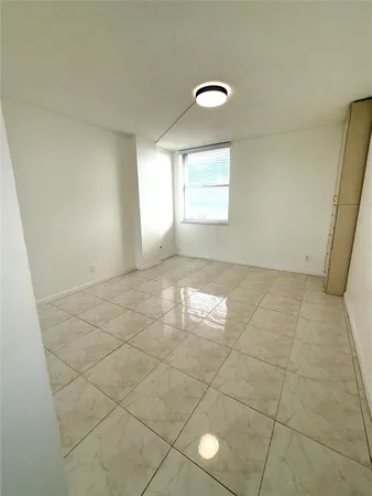 $2,000 | 111 Briny Avenue, Unit 806, Pompano Beach, FL 33062