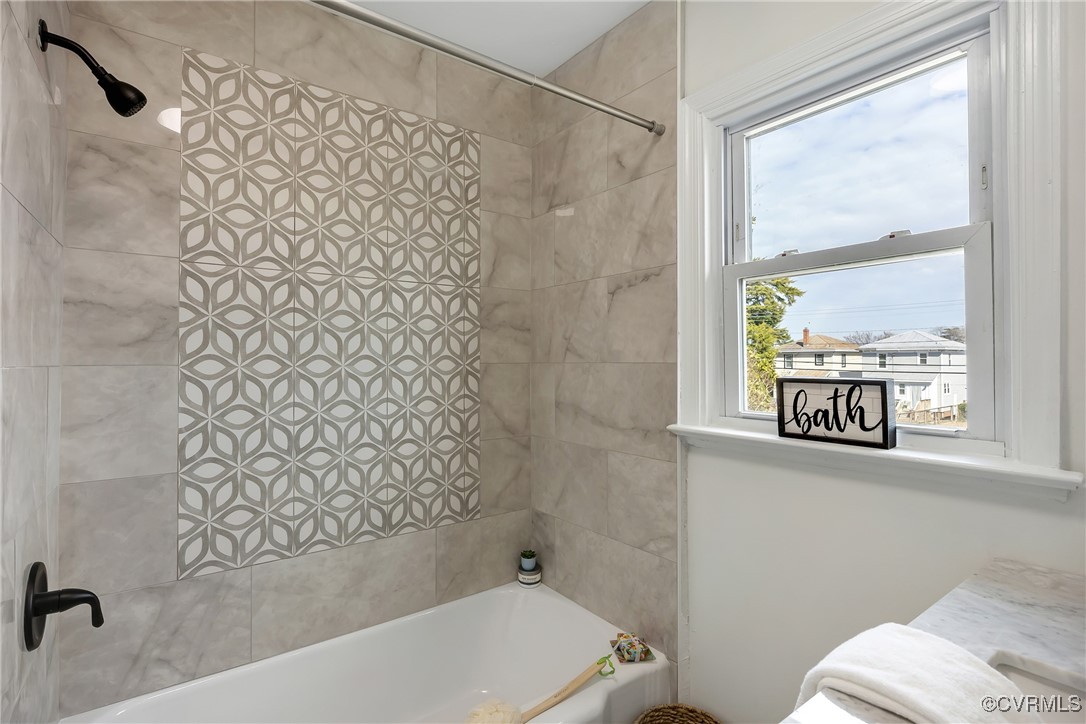 2601 Brook Road Richmond, VA 23220 - Photo 19 of 28 Full bath featuring shower / bath combination