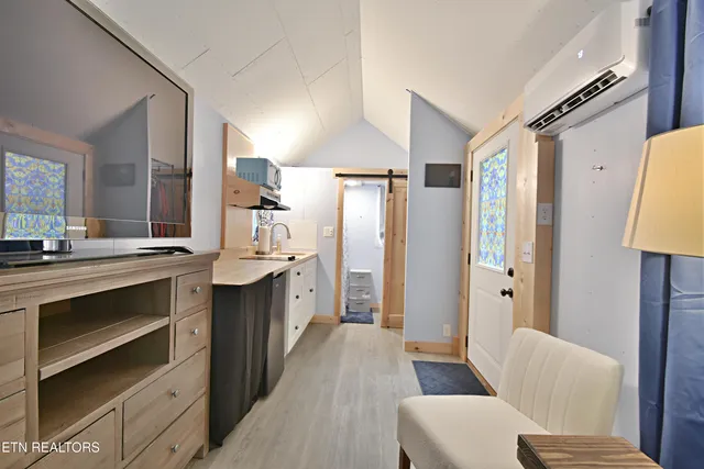 $550,000 | 5050 Hooper Highway, Cosby, TN 37722