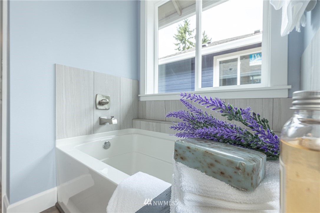 613 Index Avenue Northeast Renton, WA 98056 - Photo 26 of 32 a bathroom with a tub sink and mirror
