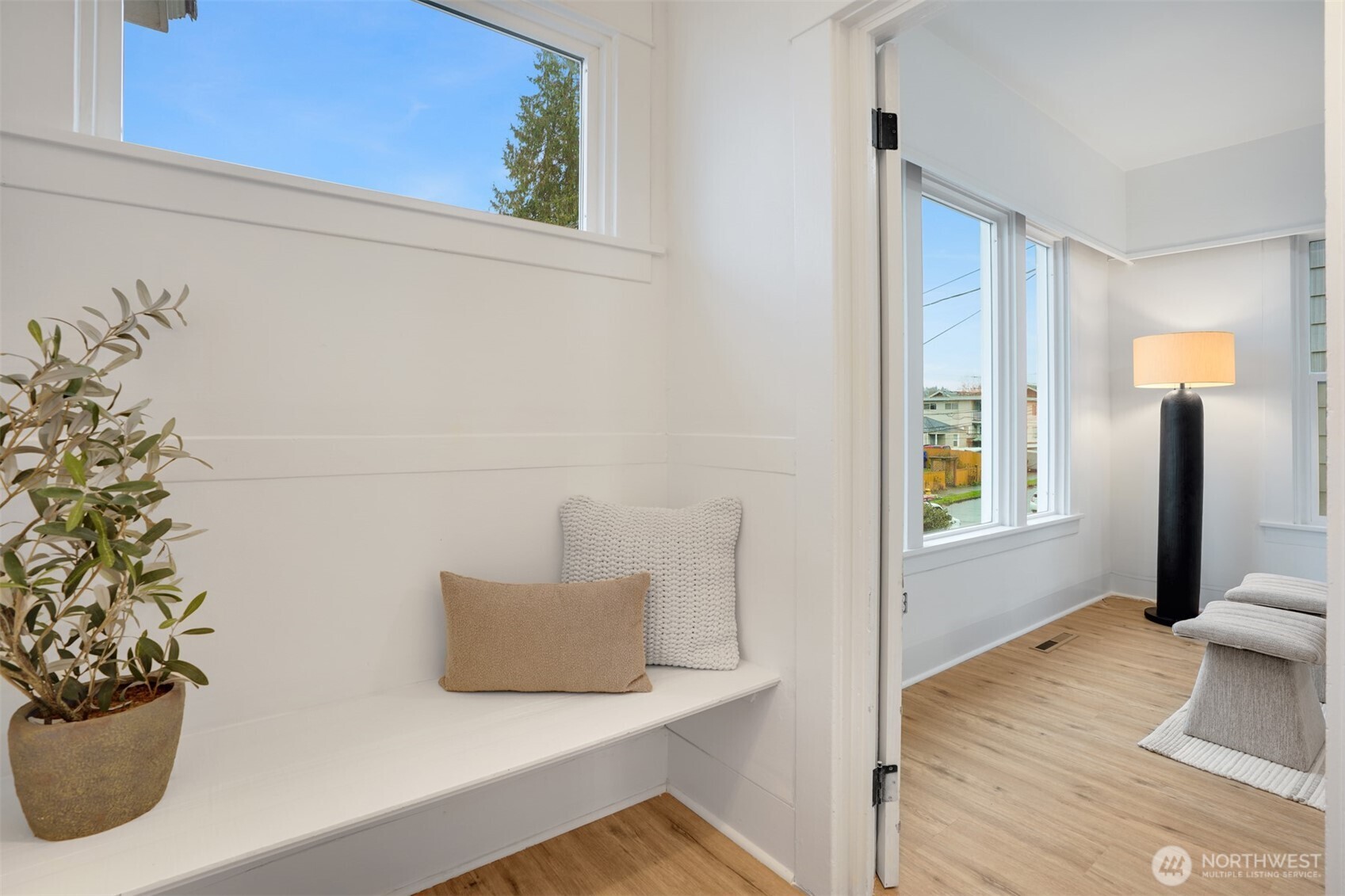 3443 21st Avenue West Seattle, WA 98199 - Photo 3 of 27