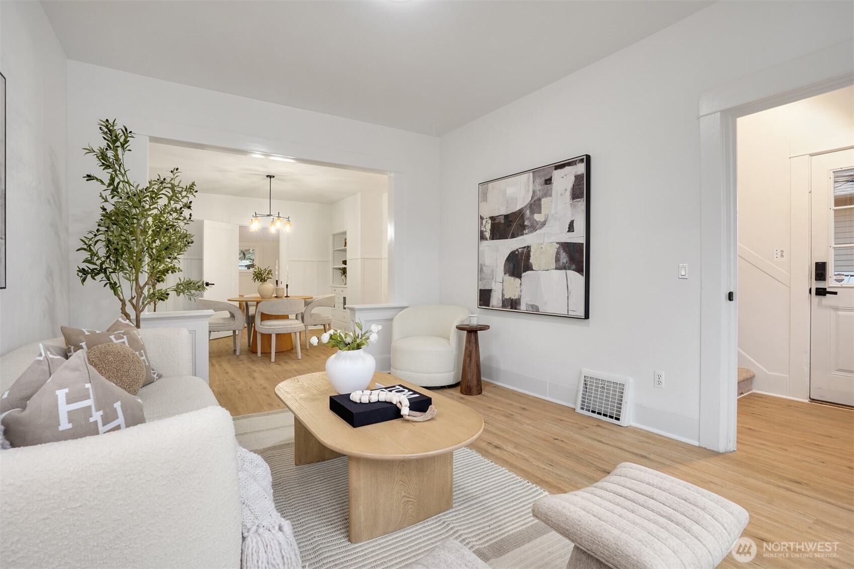 3443 21st Avenue West Seattle, WA 98199 - Photo 4 of 27