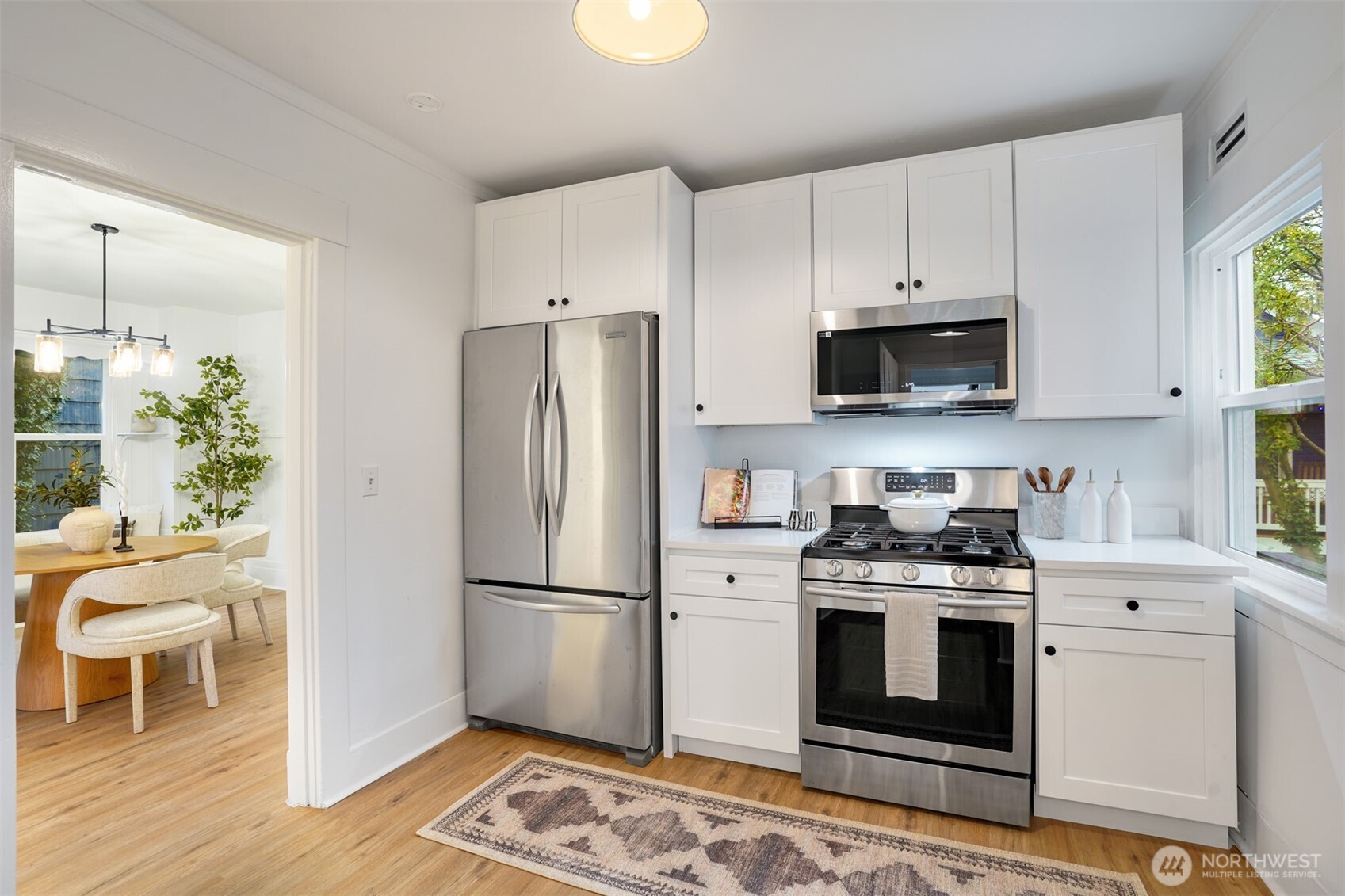 3443 21st Avenue West Seattle, WA 98199 - Photo 8 of 27