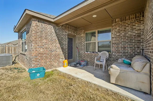 $2,300 | 1800 Tyne Way, Crowley, TX 76036