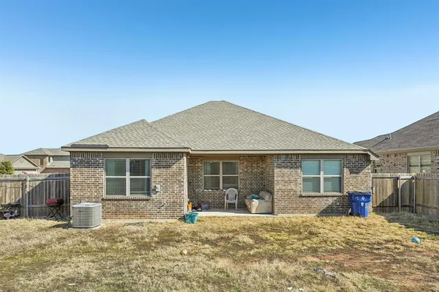 $2,300 | 1800 Tyne Way, Crowley, TX 76036