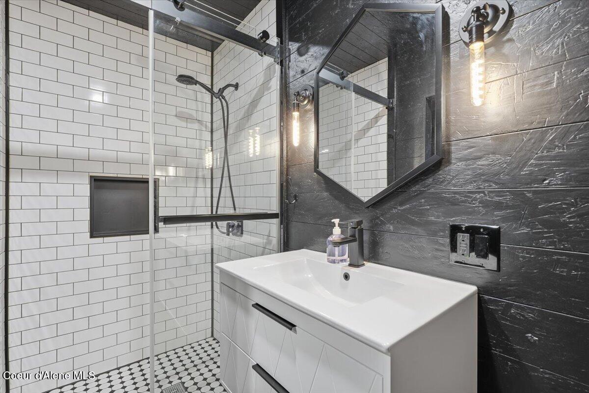 321 South 19th Street Coeur D'Alene, ID 83814 - Photo 21 of 38 21-Full bath