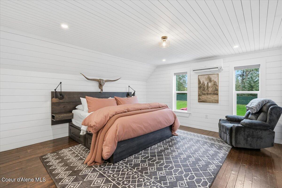 321 South 19th Street Coeur D'Alene, ID 83814 - Photo 22 of 38 22-Primary bedroom