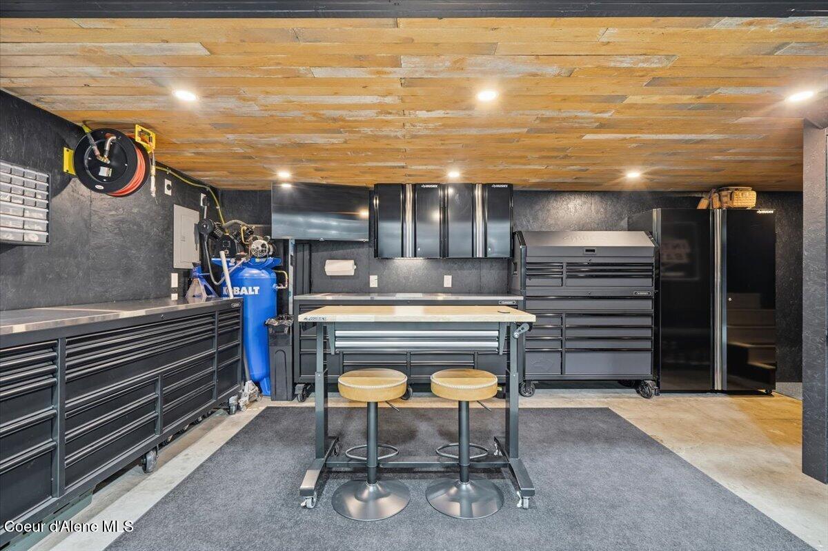 321 South 19th Street Coeur D'Alene, ID 83814 - Photo 35 of 38 35-Inside garage