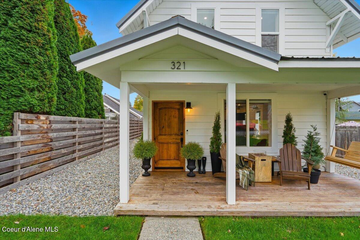 321 South 19th Street Coeur D'Alene, ID 83814 - Photo 4 of 38 04-Front entry and porch