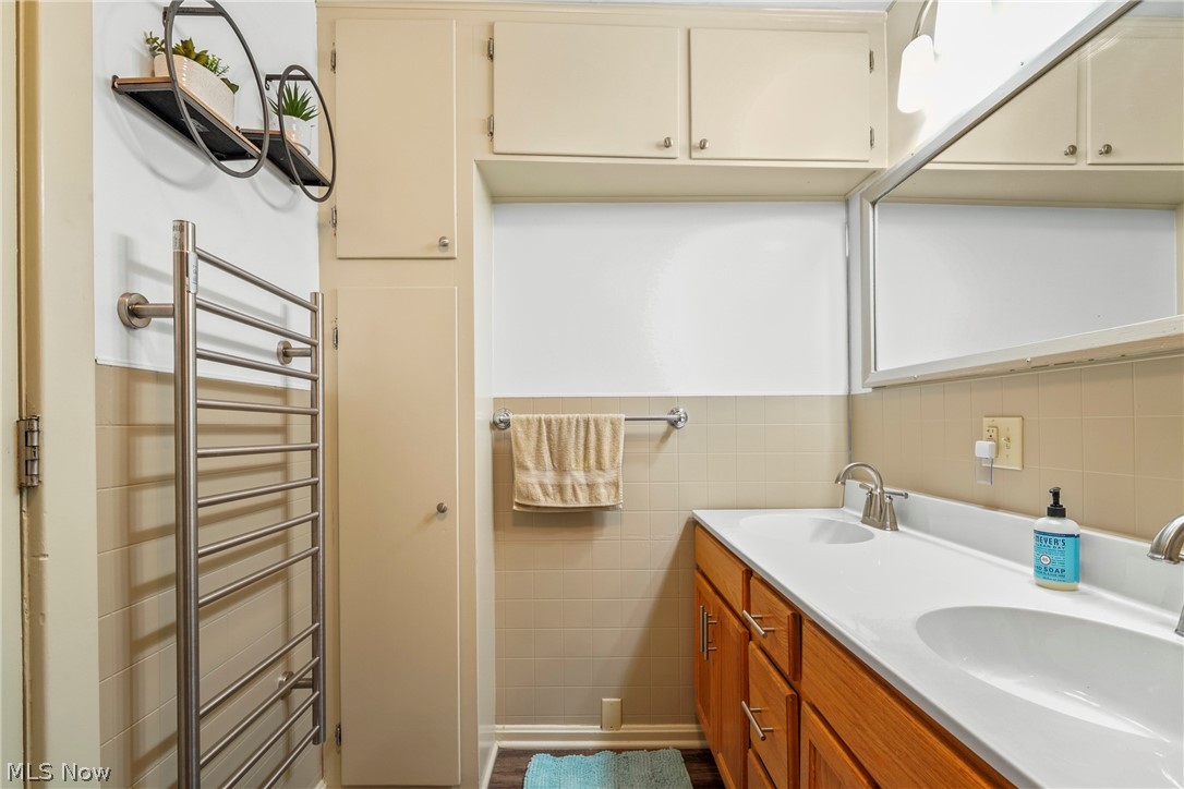 629 Clinton Street Niles, OH 44446 - Photo 19 of 50 Double vanity with integrated sinks, brushed nickel faucets, and wood-finish cabinetry