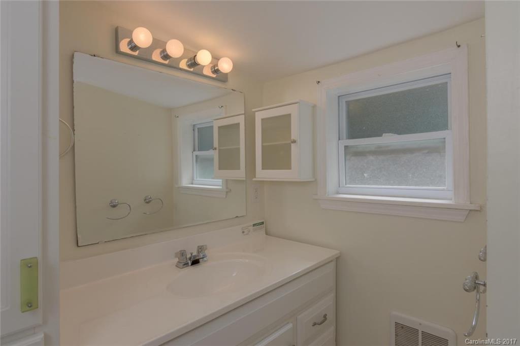 61 Harrison Hill Road Swannanoa, NC 28778 - Photo 14 of 24 Gallery Image 14