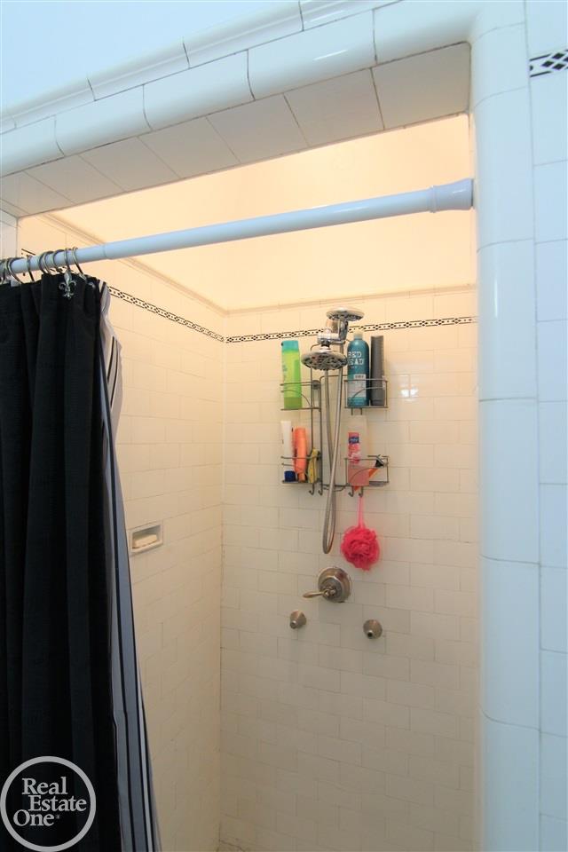15785 Charles R Avenue Eastpointe, MI 48021 - Photo 37 of 54 Main Bath Shower