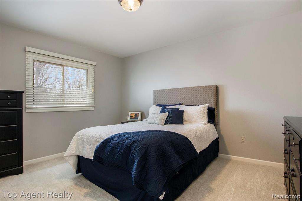1470 Burhaven Drive Rochester Hills, MI 48306 - Photo 33 of 47
