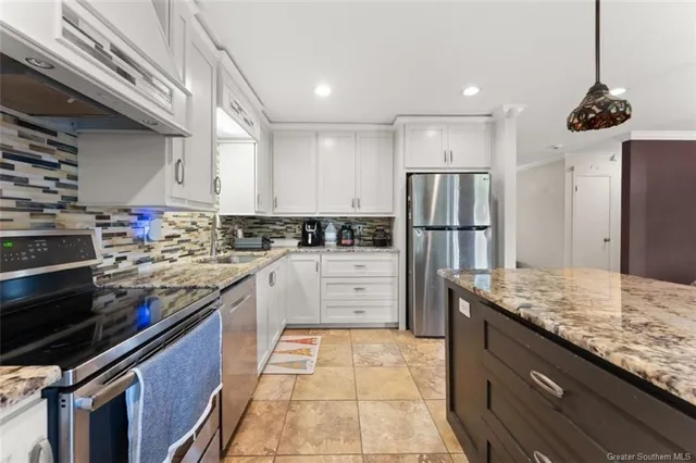 $440,000 | 950 Terry Lane, Lake Charles, LA 70605