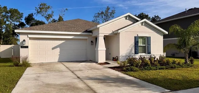 a view of a house with a yard