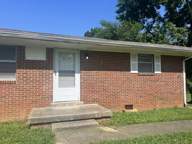 $975 | 1017 Clover Avenue, Murfreesboro, TN 37130