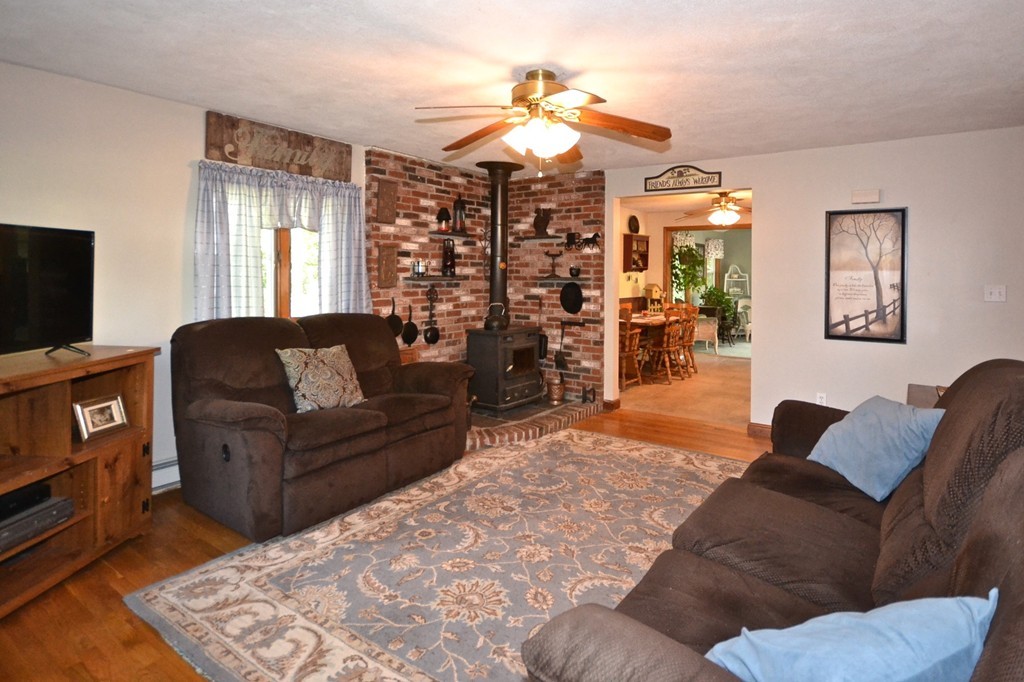 42 Edgewater Way Wareham, MA 02571 - Photo 5 of 24 Gallery Image 5