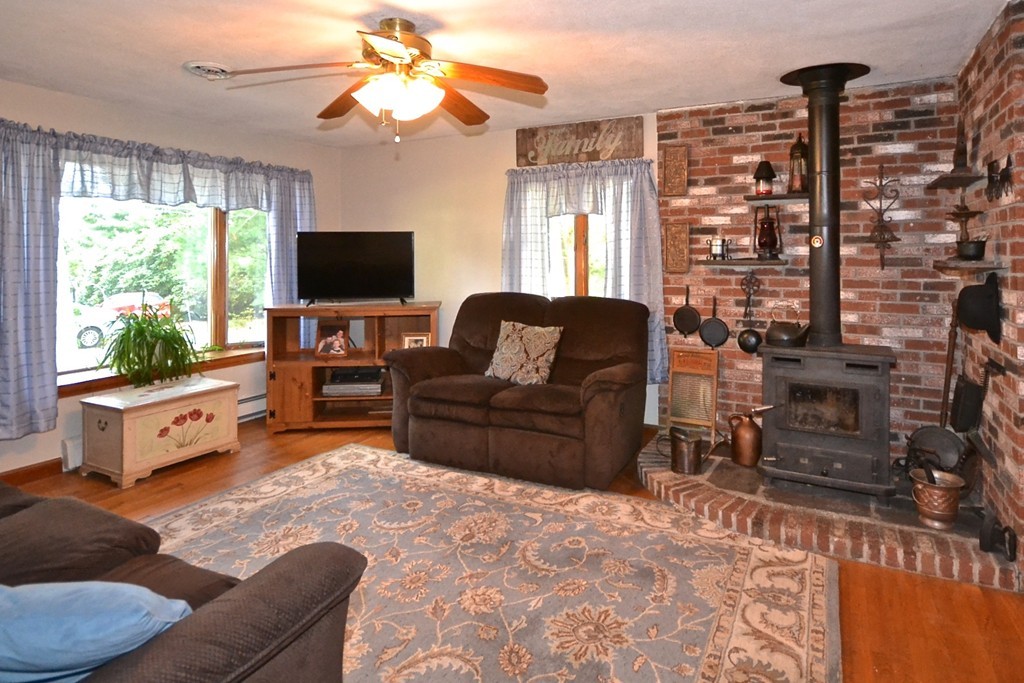 42 Edgewater Way Wareham, MA 02571 - Photo 6 of 24 Gallery Image 6