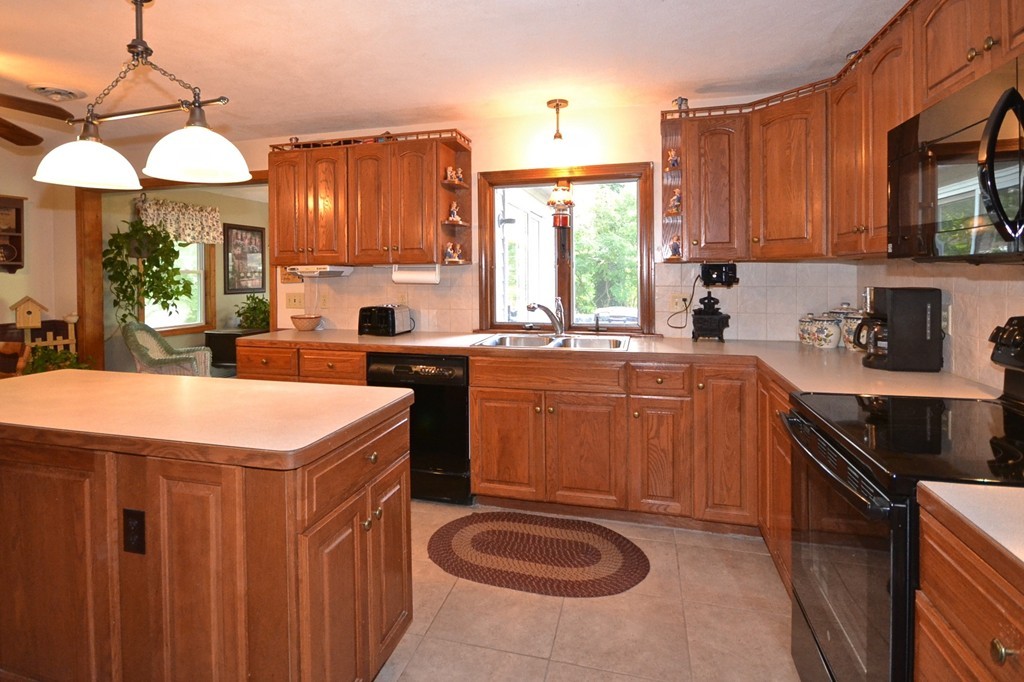 42 Edgewater Way Wareham, MA 02571 - Photo 7 of 24 Gallery Image 7