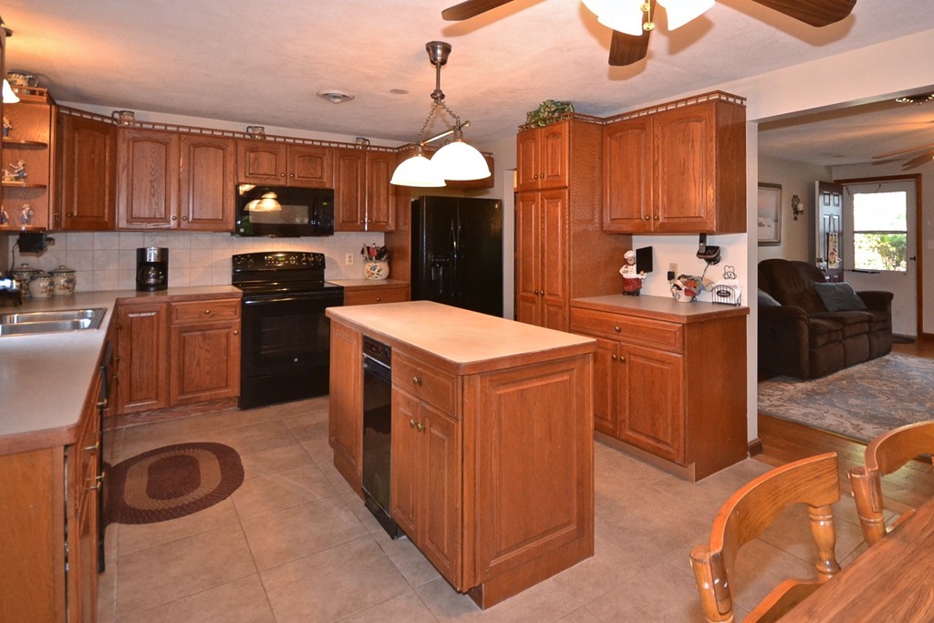 42 Edgewater Way Wareham, MA 02571 - Photo 8 of 24 Gallery Image 8